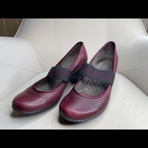 Privo Womens Mary Jane Leather Slip On Shoes Size 7.5M Burgundy Heels
